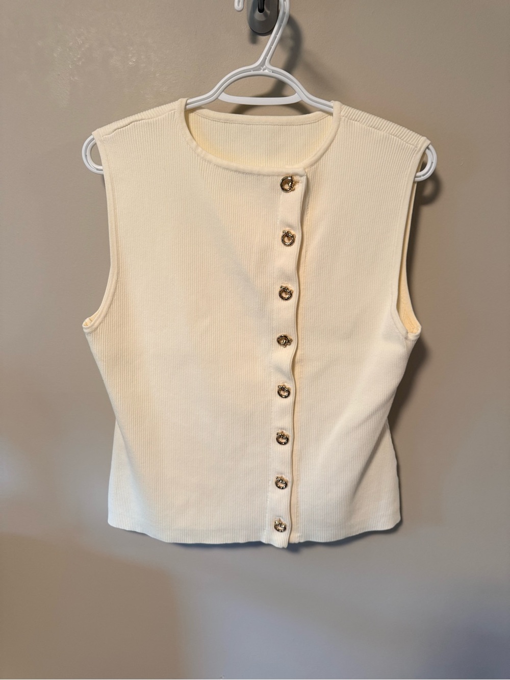 Commense Cream Ribbed Sleeveless Button-Front Tank